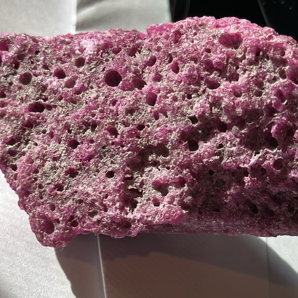 Honeycomb Ruby Lot. Three Pieces. - Picture 8 of 8